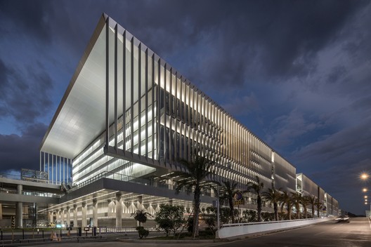 Complexo do Edifício Garagem do Aeroporto Internacional Sanya Phoenix / Jing Studio - Imagem 6 de 33