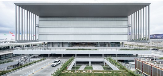 Complexo do Edifício Garagem do Aeroporto Internacional Sanya Phoenix / Jing Studio - Imagem 9 de 33