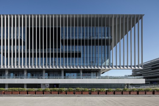 Complexo do Edifício Garagem do Aeroporto Internacional Sanya Phoenix / Jing Studio - Imagem 2 de 33