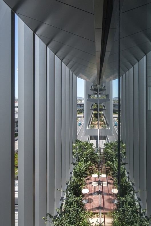 Complexo do Edifício Garagem do Aeroporto Internacional Sanya Phoenix / Jing Studio - Imagem 5 de 33
