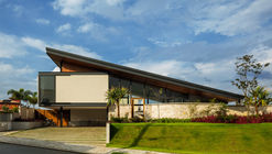 Residencia CR / Obra arquitetos