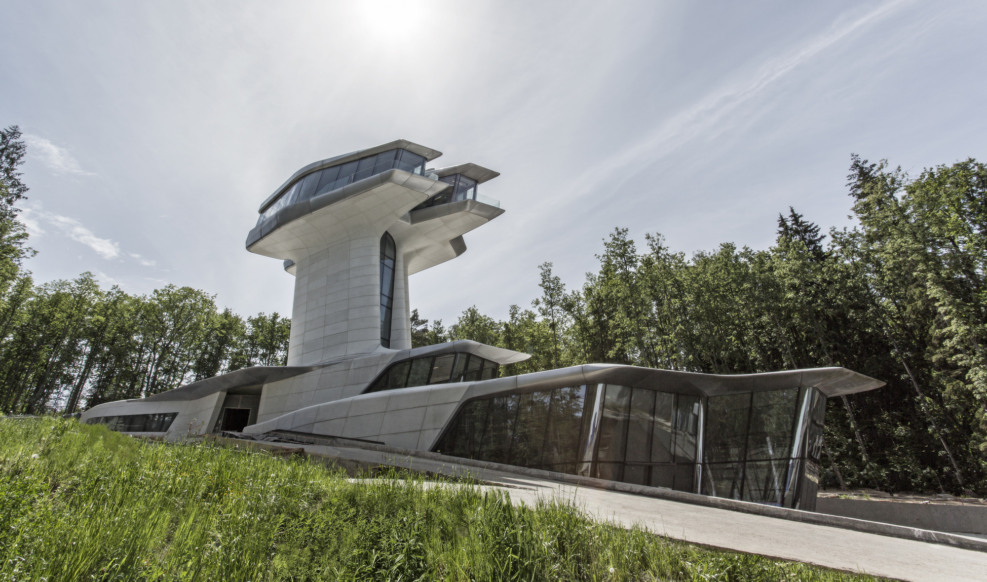 Galeria de Primeira e única residência privada de Zaha Hadid é