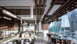 官也街澳门火锅店，与央视大楼隔街相望 / 古鲁奇建筑