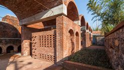 Red Brick Country Auditorium / Huazhong University of Science and Technology + ADAP Architects China