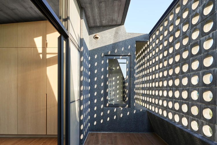 Opening Row House / Emerge Architects - Image 3 of 19