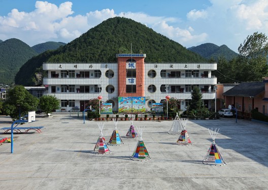 Raise me up 空间装置建造营 / 一本造建筑工作室