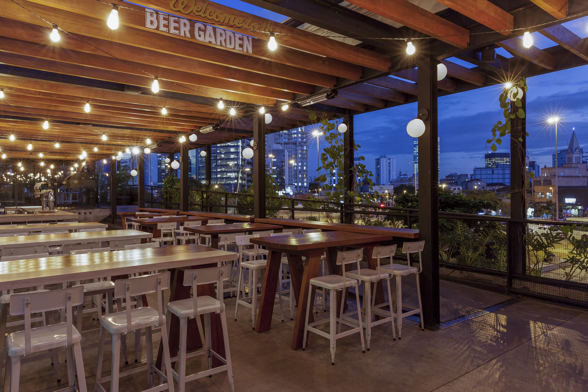 Galeria de Goose Island Brewhouse / SuperLimão + McKinley Burkart 9