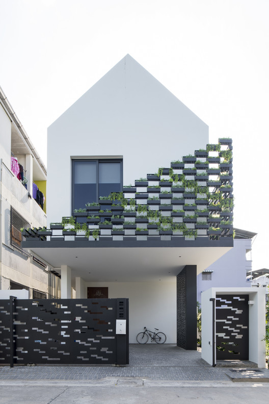 I-House / Gooseberry Design - Windows, Facade