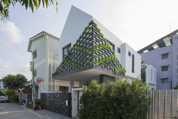 I-House / Gooseberry Design - Houses, Facade, Fence