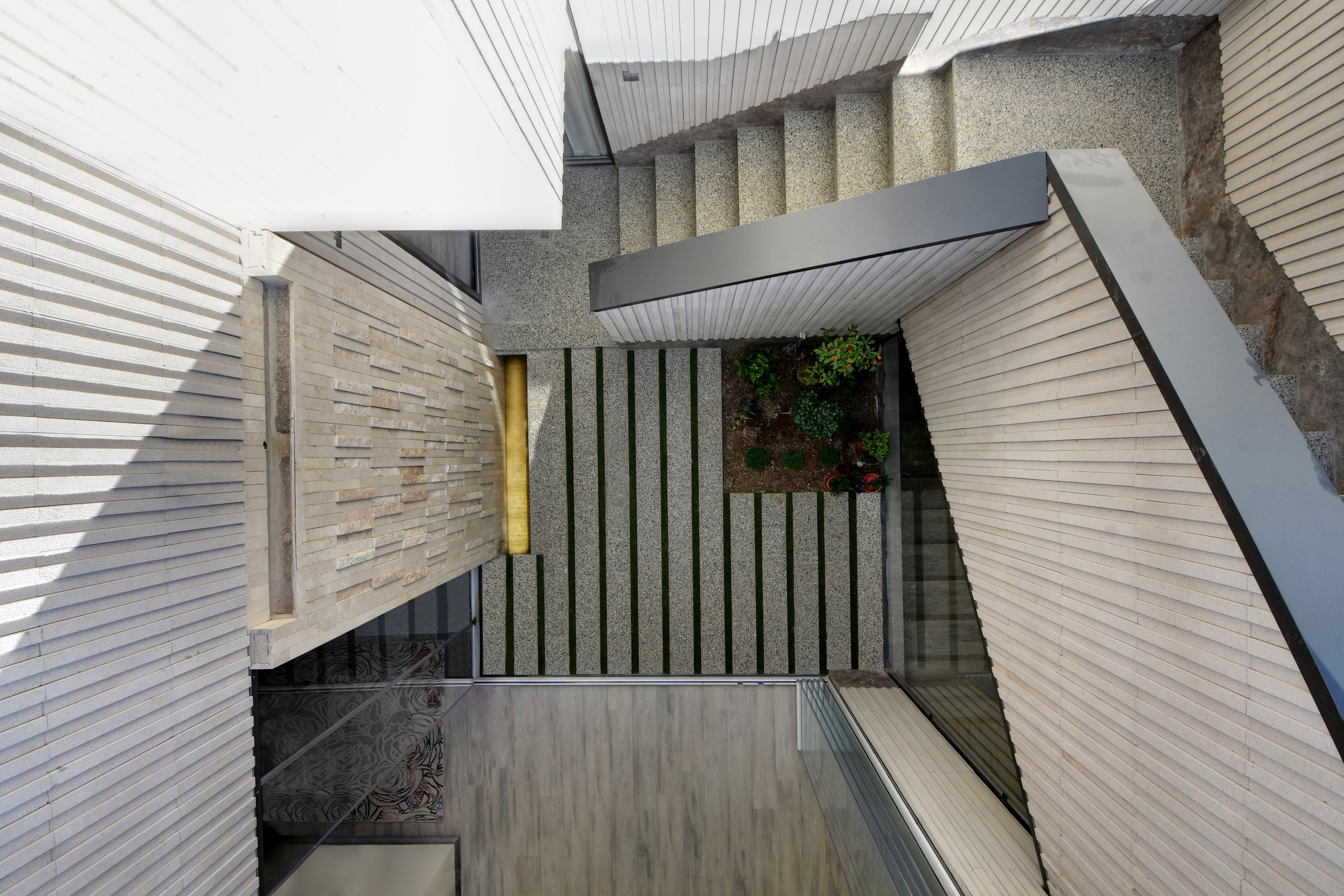 Gallery of Silence House / First Design Studio 7