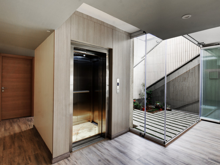 Silence House / First Design Studio - Door, Windows