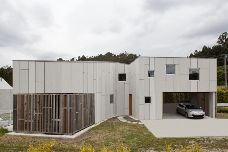 Casa en Uxes / terceroderecha arquitectos  - Fachada, Ventanas