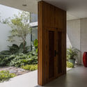 Casa  HL-1 / [H] arquitectos - Casas, Jardín, Puerta, Fachada
