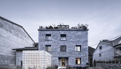 Casa LEI / AZL Architects
