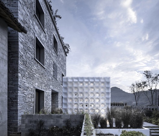 Casa LEI / AZL Architects - Imagem 9 de 32