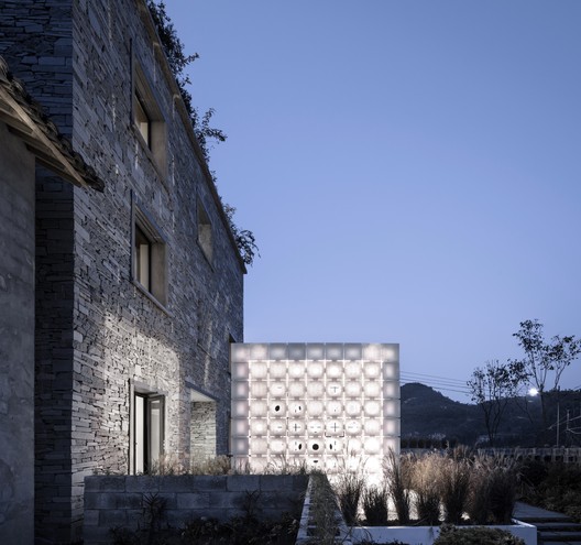 Casa LEI / AZL Architects - Imagem 2 de 32