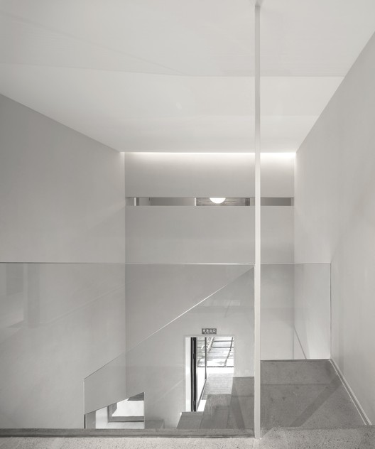 Casa LEI / AZL Architects - Imagem 7 de 32