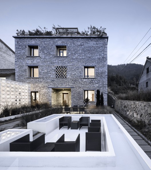 Casa LEI / AZL Architects - Imagem 4 de 32