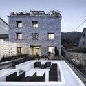 Casa LEI / AZL Architects - Imagem 4 de 32