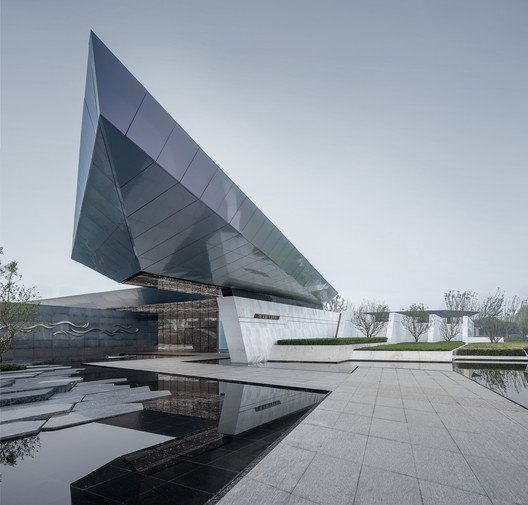 Chongqing LongFor • Hall of Waterfront City / Shanghai Tianhua Architecture Planning & Engineering - Image 5 of 34