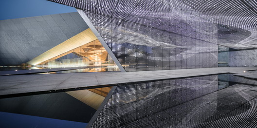 Chongqing LongFor • Hall of Waterfront City / Shanghai Tianhua Architecture Planning & Engineering - Image 17 of 34