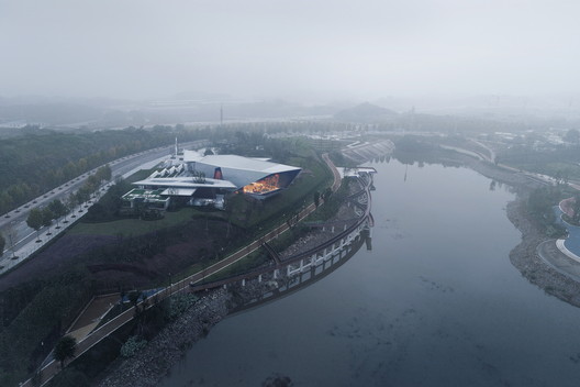 Chongqing LongFor • Hall of Waterfront City / Shanghai Tianhua Architecture Planning & Engineering - Image 6 of 34