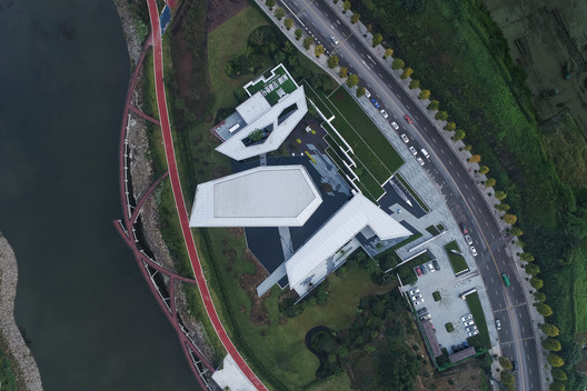Chongqing LongFor • Hall of Waterfront City / Shanghai Tianhua Architecture Planning & Engineering - Image 7 of 34