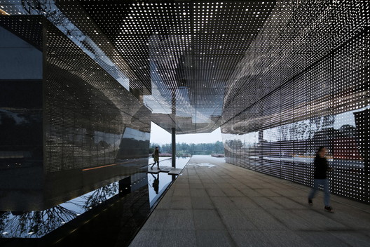 Chongqing LongFor • Hall of Waterfront City / Shanghai Tianhua Architecture Planning & Engineering - Image 20 of 34