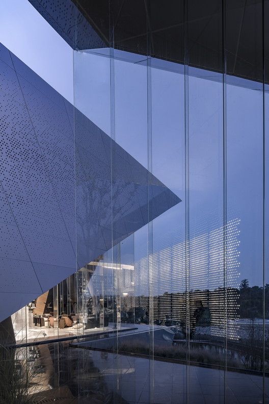 Chongqing LongFor • Hall of Waterfront City / Shanghai Tianhua Architecture Planning & Engineering - Image 18 of 34