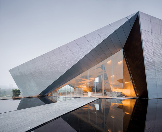 Chongqing LongFor • Hall of Waterfront City / Shanghai Tianhua Architecture Planning & Engineering - Image 9 of 34