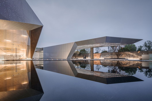 Chongqing LongFor • Hall of Waterfront City / Shanghai Tianhua Architecture Planning & Engineering - Image 10 of 34