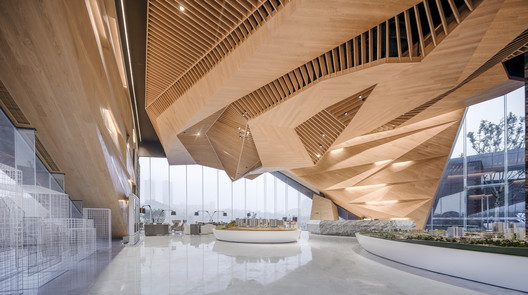 Chongqing LongFor • Hall of Waterfront City / Shanghai Tianhua Architecture Planning & Engineering - Image 3 of 34