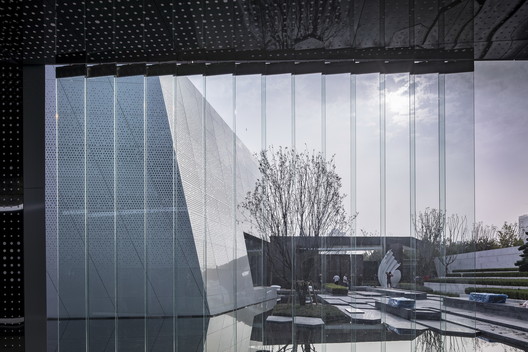Chongqing LongFor • Hall of Waterfront City / Shanghai Tianhua Architecture Planning & Engineering - Image 23 of 34