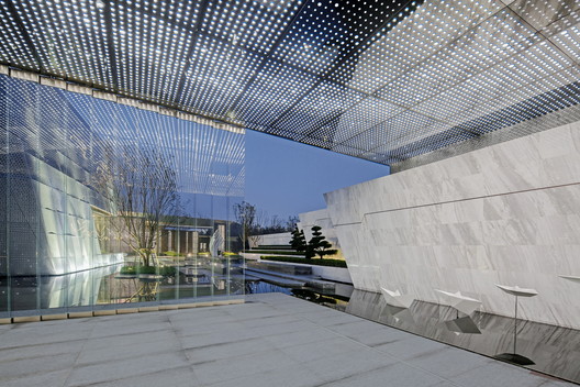 Chongqing LongFor • Hall of Waterfront City / Shanghai Tianhua Architecture Planning & Engineering - Image 19 of 34