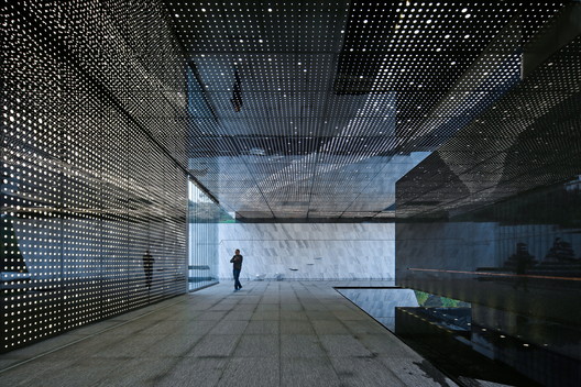 Chongqing LongFor • Hall of Waterfront City / Shanghai Tianhua Architecture Planning & Engineering - Image 21 of 34