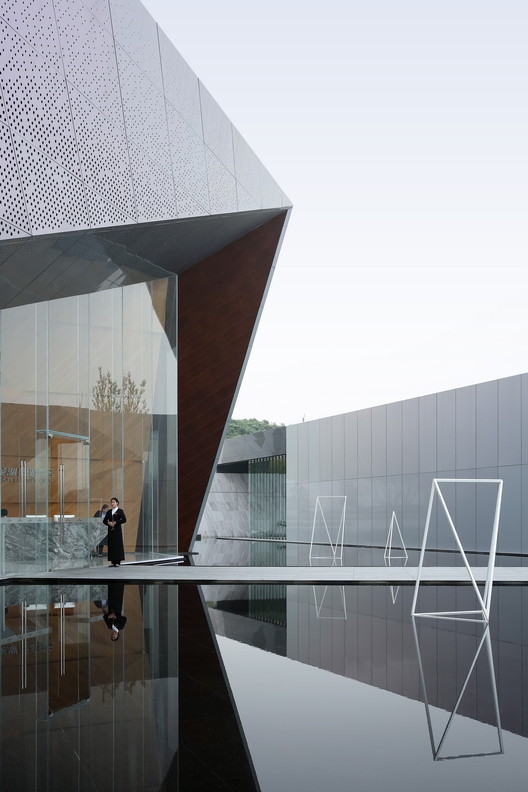 Chongqing LongFor • Hall of Waterfront City / Shanghai Tianhua Architecture Planning & Engineering - Image 14 of 34
