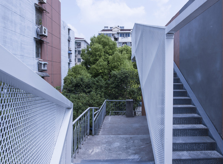 X Bridge / Atelier Groundwork Architecture - Stairs, Facade, Handrail