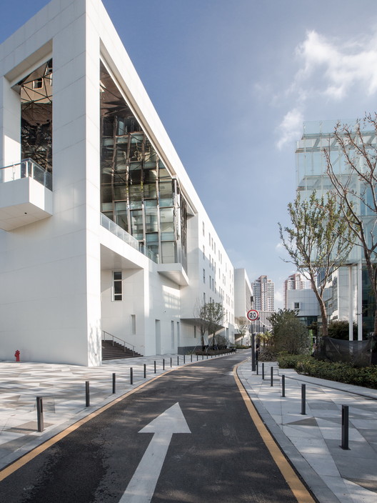 Kunshan Grand Theater / China Architecture Design Group Land-based Rationalism D.R.C Kunshan Grand Theater / China Architecture Design Group Land-based Rationalism D.R.C - Image 2 of 36