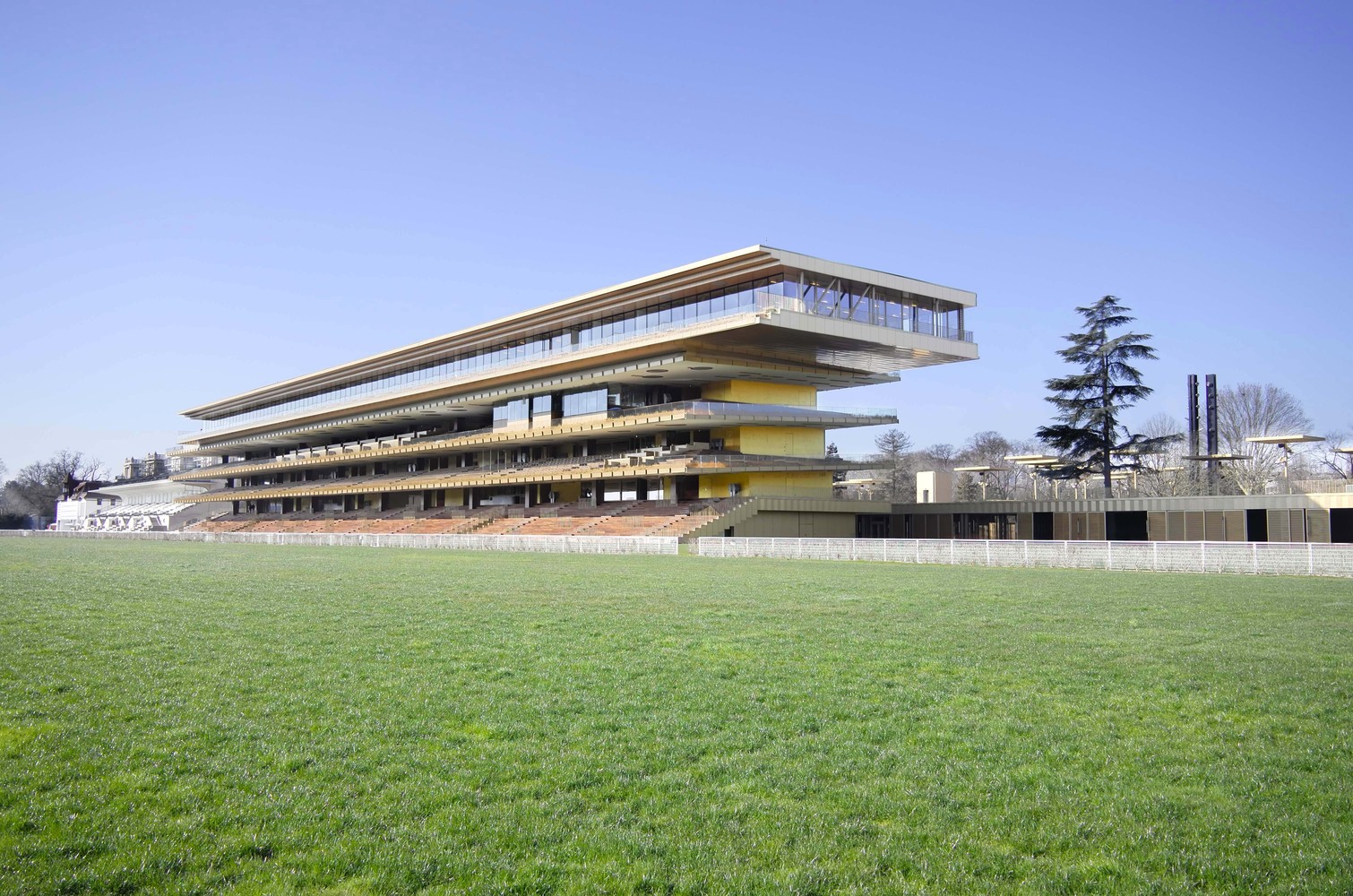 Paris_Longchamp%E2%88%8FDominique_Perrault_architecte_Adagp_(2).jpg