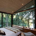 Casa Chucao Lago Calafquén / Sebastián Browne + Javier Alcalde - Ventanas, Camas, Fijación Vigas, Dormitorio
