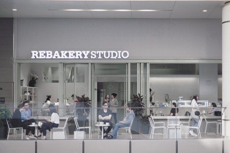 Rebakery Studio + MQ Coffee Concept Store / Kongkong Architecture - More Images