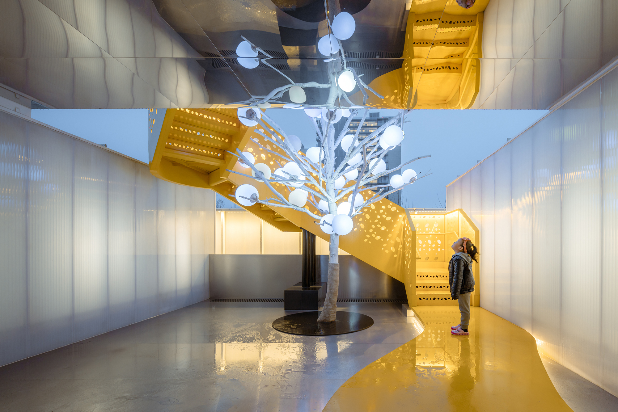 Gallery of Polycarbonate Neverland Aranya Kid's Restaurant / Wutopia Lab 3