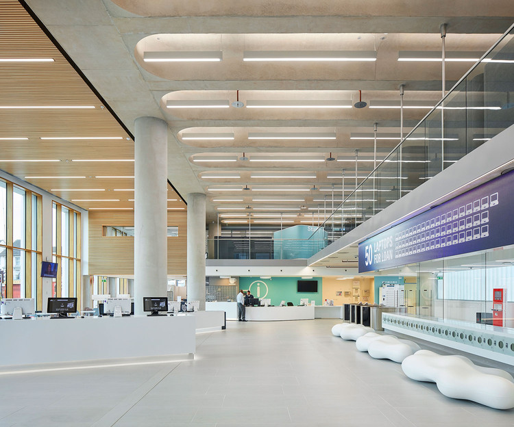 New Library at the University of Bedfordshire / MCW Architects - Image 9 of 38