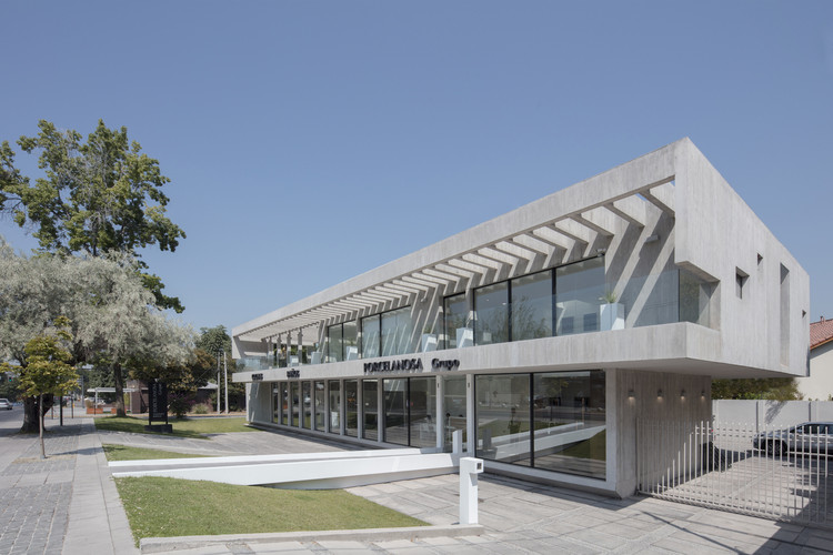Showroom de Porcelanosa Grupo en Chile del arquitecto Gonzalo Mardones entre los ganadores de la final mundial Prix Versailles 2018 - Más Imágenes