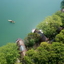 Habitaciones bote en el río Fuchun / The Design Institute of Landscape and Architecture China Academy of Art - Hoteles