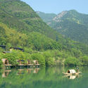 Habitaciones bote en el río Fuchun / The Design Institute of Landscape and Architecture China Academy of Art - Hoteles