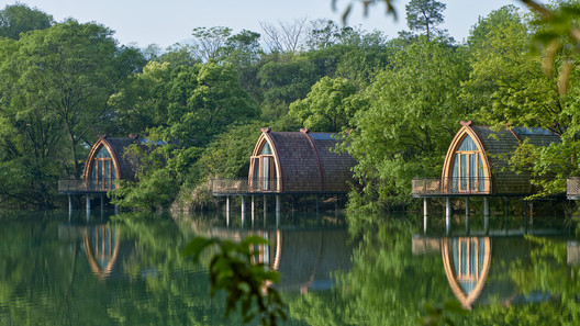 Quartos-Barco no Rio Fuchun / The Design Institute of Landscape and Architecture China Academy of Art