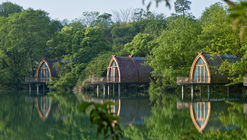 Habitaciones bote en el río Fuchun / The Design Institute of Landscape and Architecture China Academy of Art