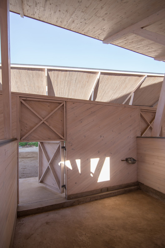 El Galeno Horse Stables and Warehouse / Peñafiel & José Ignacio Valdivieso - Image 14 of 34