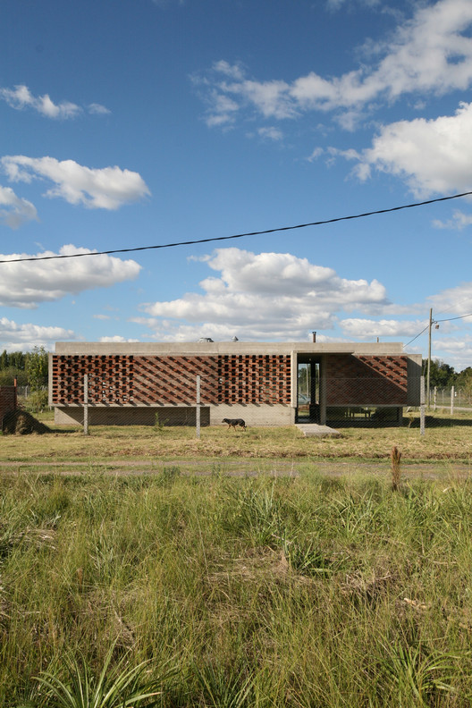 Suburban House / Besonias Almeida Arquitectos - Image 17 of 22